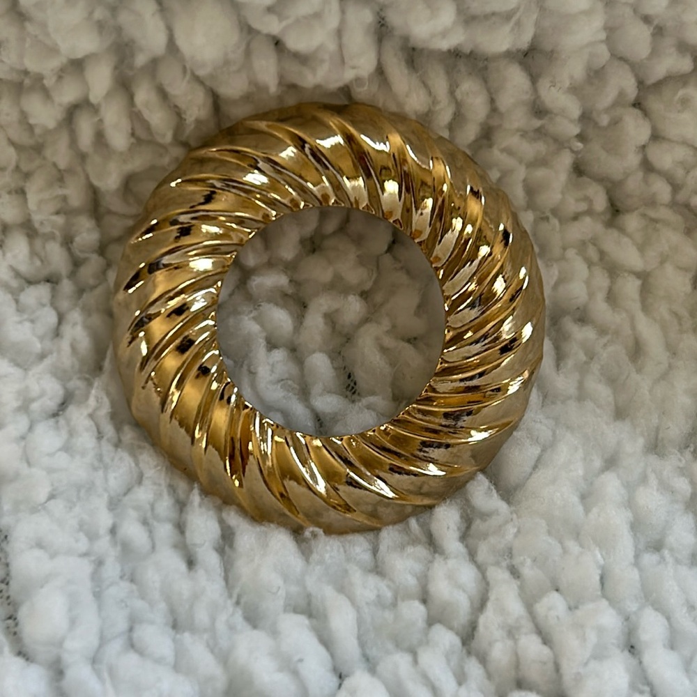 EUC Vtg Goldtone Circle Pin